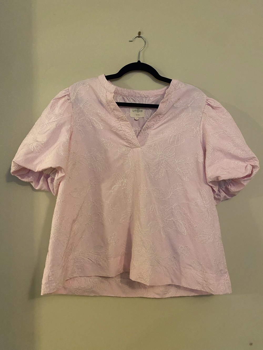 Umgee Light Pink Embroidered Puff-Sleeve V-Neck Blouse size Large